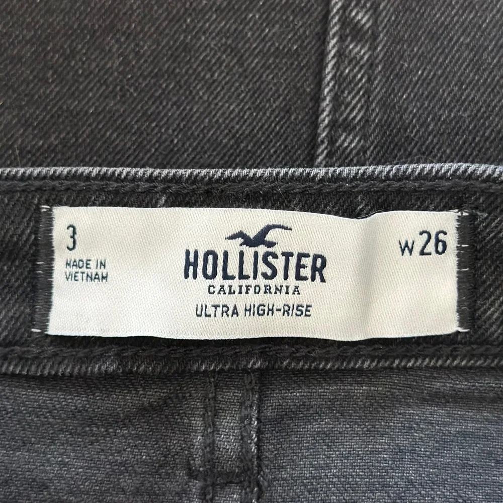 Hollister Ultra‎ High-Rise Black Denim Midi Skirt Front Slit Raw Hem Size 3 W26